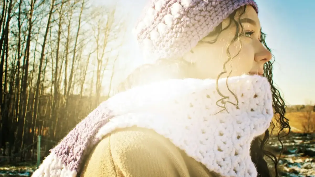 a person in a pink hat